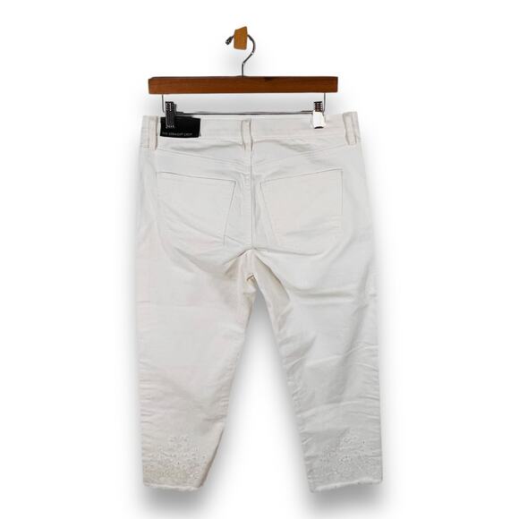 Ann Taylor White Crop Pants Eyelet Embroidered Minimalist Resort 6 NWT - Picture 4 of 9